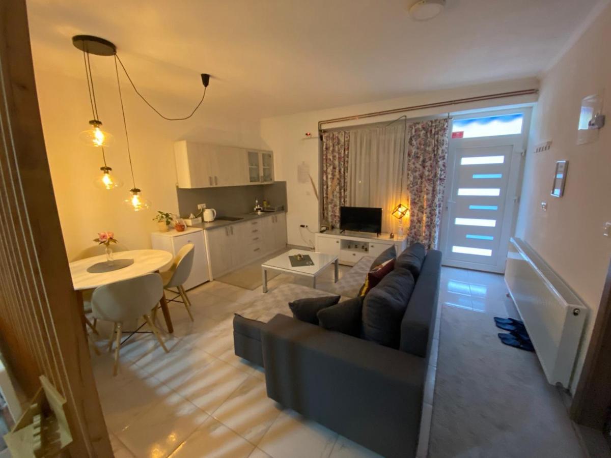 Deluxe Lägenhet Tuzla Exteriör bild